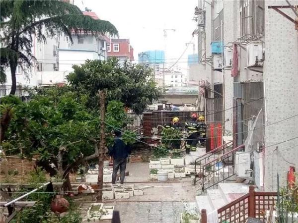 突發(fā)！青島一居民樓發(fā)生爆燃！已造1人死亡，7人受傷！3公里外有震感…